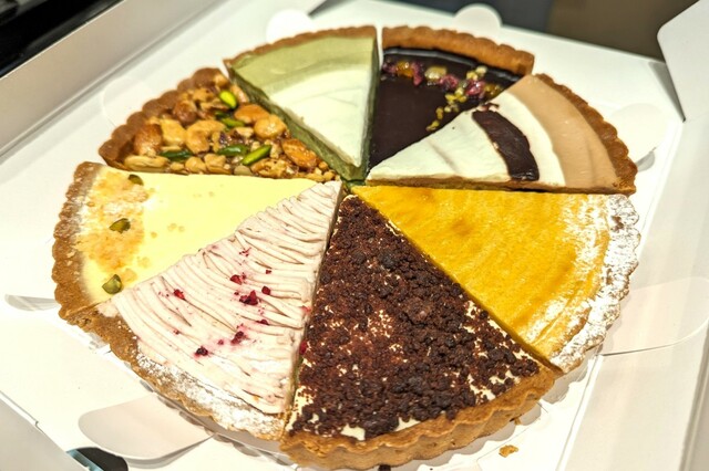 【イイトルミネ】「8ピースホールタルト」￥4,493／マルサンカクシカク