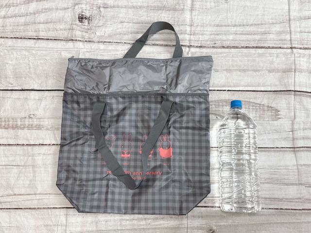 2Lのペットボトルがすっぽり収まるビッグサイズ