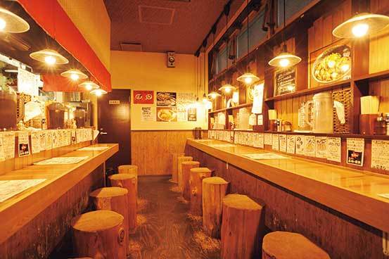 in EZO本店（大通エリア）　内観　趣きのある店内は煮干しのよい香りで一杯