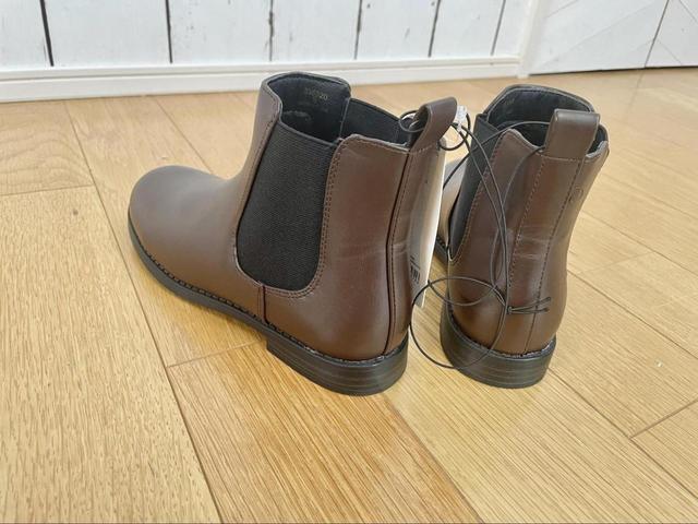 【GU　ファインフィットサイドゴアブーツ+E】くるぶしがすっぽり隠れる丈感