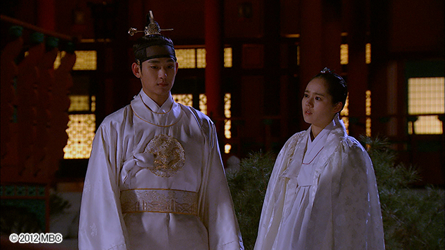 『太陽を抱く月』　© 2012 MBC