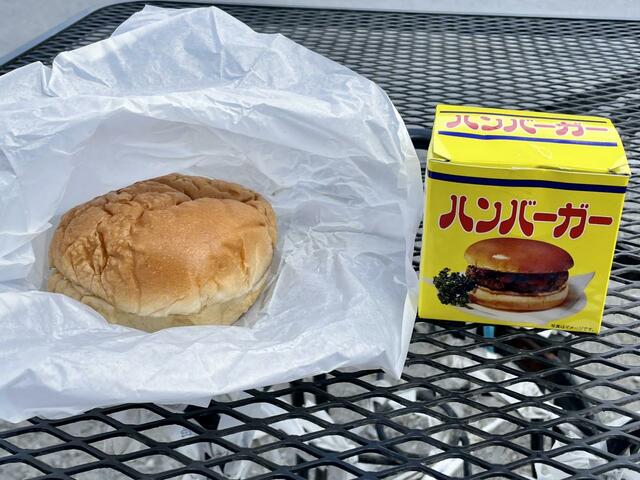 【中古タイヤ市場 相模原店】熱したため、バンズがしわだらけなのがこのハンバーガーの特徴