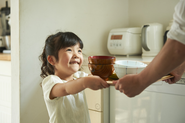 幼児でもできるお手伝い 4選 子どものやる気をアゲるコツ 1 2 ハピママ