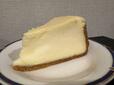 【ロピア 濃厚！チーズケーキ】ずっしりとしたボリューム感が魅力◎香ばしいクラストとの相性も抜群で食べ応えがあります！