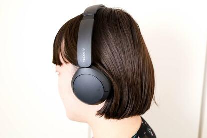 私が「SONYのノイキャンなしヘッドホン」をあえて使う理由。“軽い”って