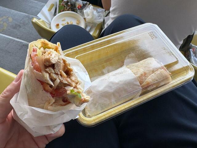 【コストコ　メキシカンサラダラップ】ピクニックやお弁当にもぴったりな持ち運び仕様♪