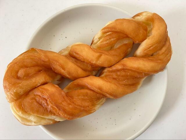 【ローソン 大きなデニッシュドーナツ 北海道産牛乳使用】ちぎっても食べやすい