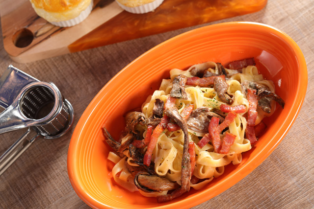 「〈日替わりパスタ〉ポルチーニのクリームソース」＜期間：2026年1月5日～2月28日＞【冬のごちそう“あつあつメニュー”で心も体も温まる♪ホテル近鉄ユニバーサル・シティで『あったかウインターグルメフェア』開催】