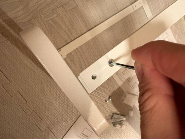 【山崎実業 ゴミ袋ホルダー ルーチェ スリム】組み立ては付属の六角レンチで支柱とフレームを固定するだけ！特別な工具は不要です