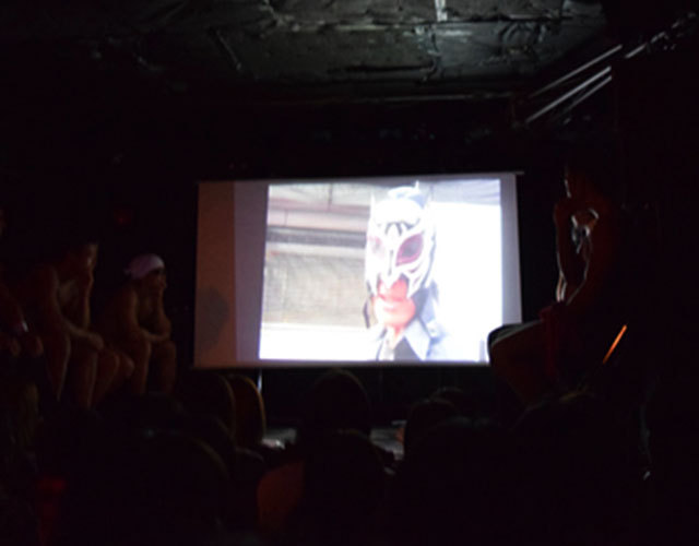 リーマンマッチョに裸エプロン「劇団マッチョ」いよいよデビュー