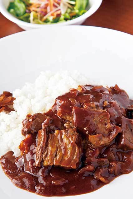 上野 精養軒 Caferant Le Landaulet（上野）　ハヤシライス サラダ付き 1450円　デミグラスソースと自家製トマトソースを合わせ、レモン果汁を加えて味を引き締める。