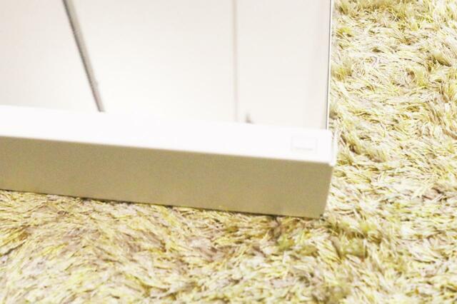 【山崎実業Tower マグネット ミラー&収納ラック】コスメなどがおけるトレー付き