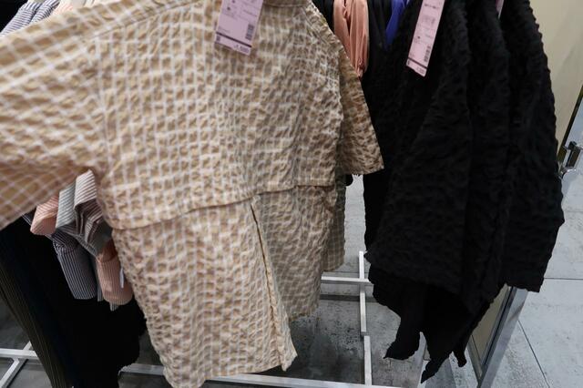 「撥水サッカー半袖シャツ」背中の切り替え部分はベンチレーションになっています