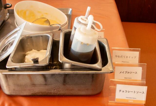 【ココス ファミリーレストラン】ワッフルのトッピングは3種類　何をつけるか迷いますね