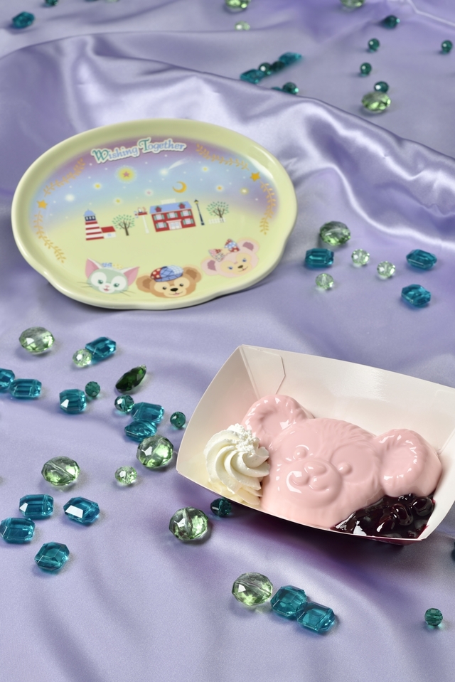 ストロベリーパンナコッタ、スーベニアプレート付き 880円