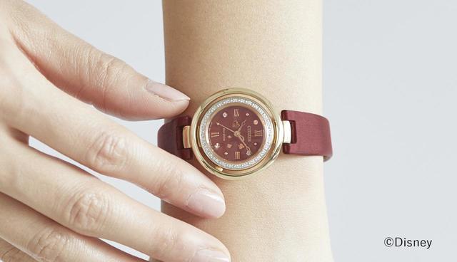 CITIZEN L『ふしぎの国のアリス』EM0903-00W,99,000円（税込）,ケース径30.5mm厚さ7.3mm（設計値）