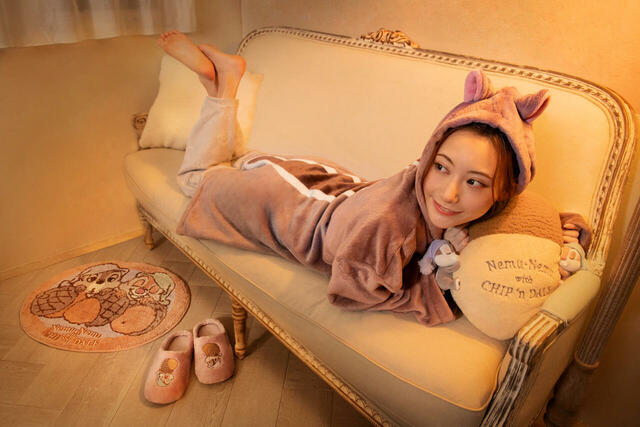 東京ディズニーリゾート「すやすや寝ているチップとデールがデザインされたグッズ」|販売店舗:東京ディズニーランド「ホームストア」、東京ディズニーシー「エンポーリオ」|発売日:2024年11月21日(木)