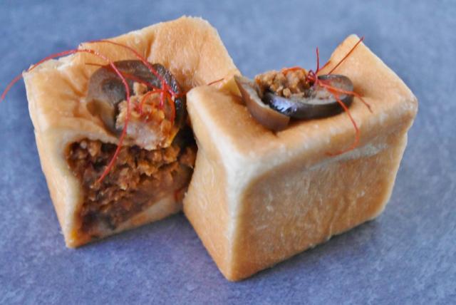 「肉味噌キューブパン」／「シャルムベーカリー・ポンシェ」