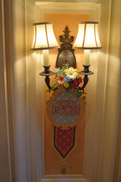 初めてイースター装飾が施された東京ディズニーシー・ホテルミラコスタ ©Disney