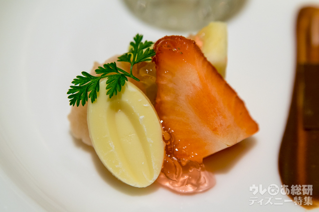 季節の杏仁豆腐 花の香りと共に｜“ディズニー・イースター”ランチコース 4,200円｜東京ディズニーシー・ホテルミラコスタ「シルクロードガーデン」