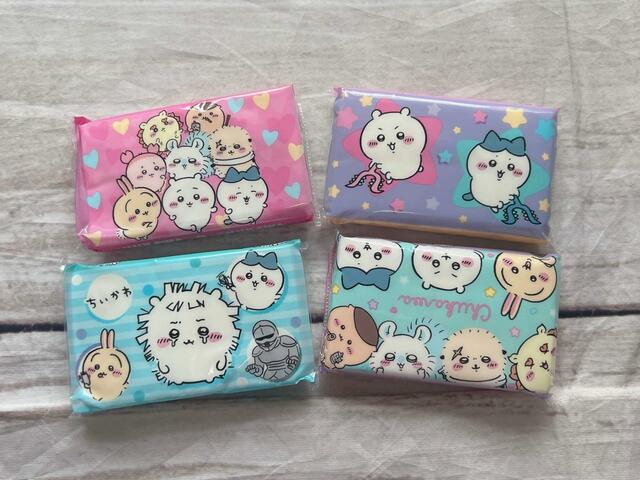 デザインが異なるポケットティッシュが4個入っています