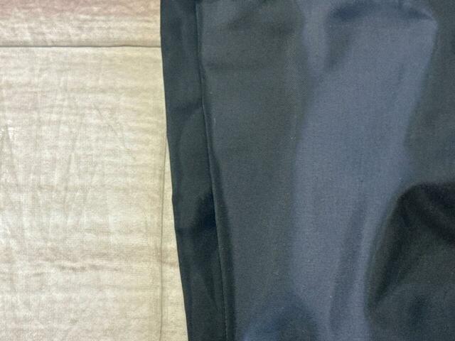 素材は上品な光沢感が素敵なポリエステル