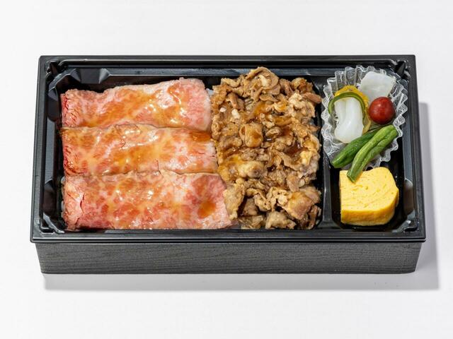 「国産黒毛和牛と国産牛めし盛り合わせ弁当」＜価格：1折 1,512円（税込）＞【GWもこれを選べば間違いなし！「グランスタ東京」「グランスタ丸の内」2024年オープンショップ“一番売れた逸品”をご紹介！】
