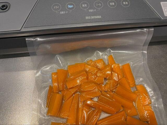 【アイリスオーヤマ　真空パック機 VPF-M60】使いたい量だけ小分けにして真空すると便利