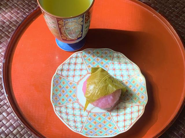 今年のお花見はおうちで「桜もち」。