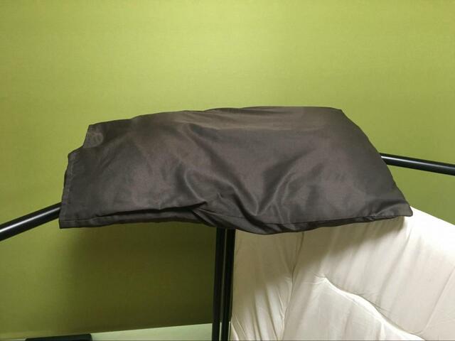 【カインズ アルミ折りたたみ伸縮式布団干し3枚】枕を置いて干せます