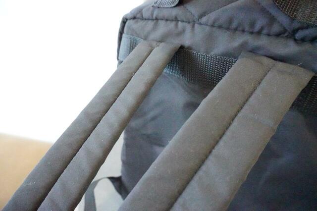 クッション素材が入った肩紐