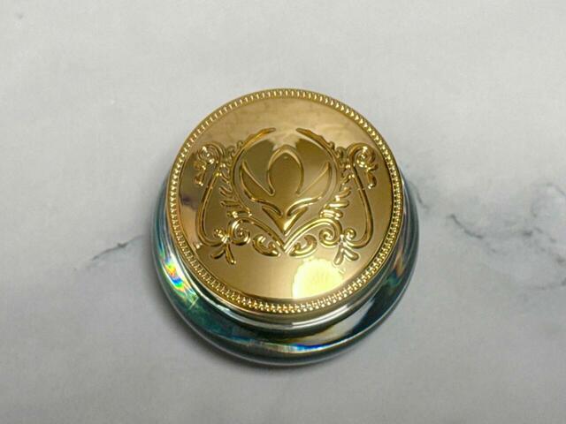 なんと蓋にはアレンデールの国章デザインが！感動…！