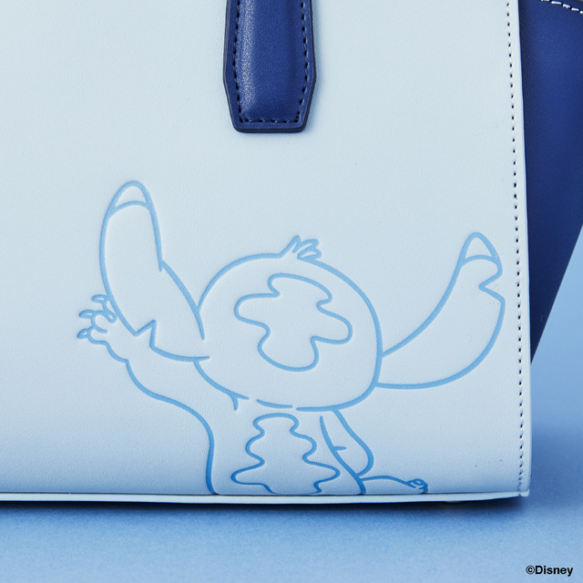 背面には手を振っている後ろ姿の型押し【サマンサタバサ「スティッチ」コレクション】