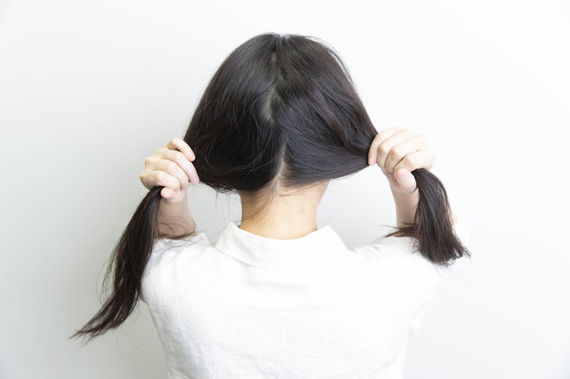 2.②ざっくりと二つにわける。このとき、真ん中からキッチリ分けず、敢えてジグザグに分ける