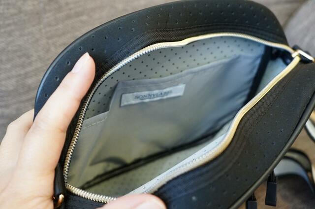 【URBAN RESEARCH Sonny Label 軽量ショルダーバッグ】明るいグレーで中身が見やすい