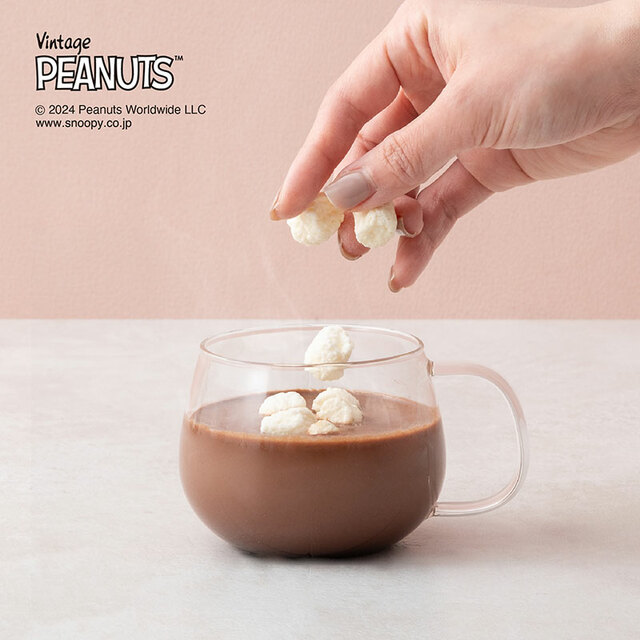 「作り方はたった２ステップ」【「Peanuts DRINKSより「マシュマロホットチョコレート　ブラック・ホワイト」が新発売】