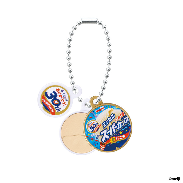 「明治 エッセル スーパーカップ 超バニラ 30th記念デザイン」<価格:1回300円・税10%込>【「明治 エッセル スーパーカップ ずんだ」が最速でミニチュアに!ガシャポン『meiji アイスマスコットチャーム2』発売】