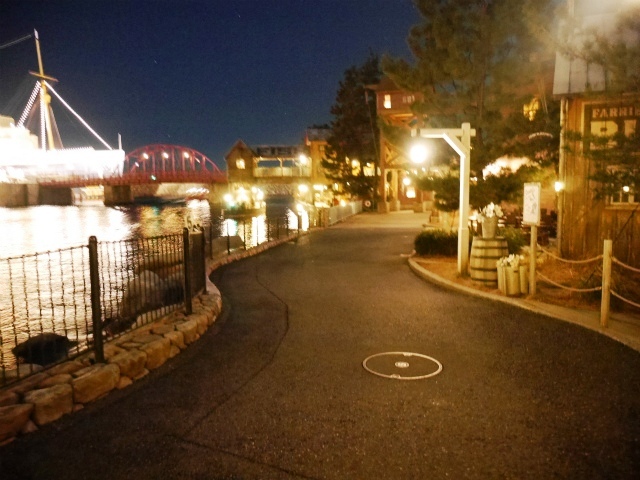 クランベリーボグロードとハドソンリバー。©Disney