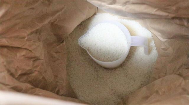 【セリア 計量カップ1000ml】コメ袋から直接4合分すくい取れることを発見