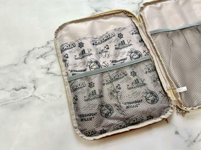 【Disney100 蒸気船ウィリー マルチに使えるポーチBOOK】左側は3つのポケットが♪