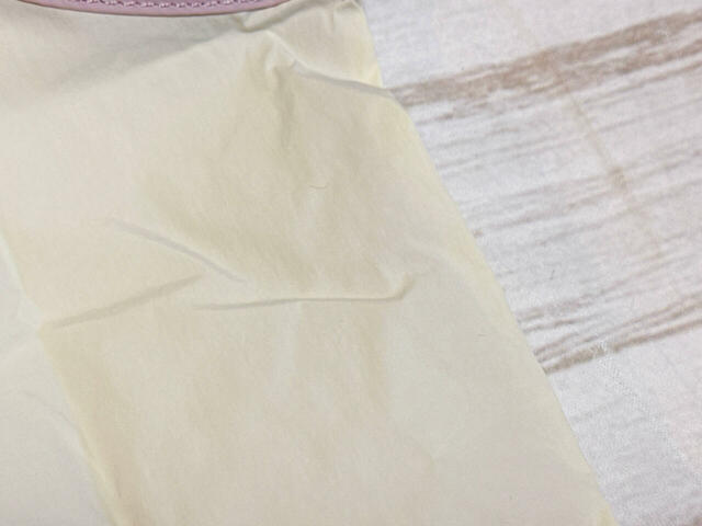素材はナイロン、ポリエステル。不二家の人気キャンディ「ミルキー」を思わせる、やさしいアイボリーカラー