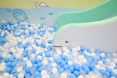 【すみっコぐらしあそびスタジオ】とかげをテーマにしたボールプール。すべり台はとかげのおかあさん！