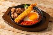 トマトソース×ステーキ×海老フライ×卵 