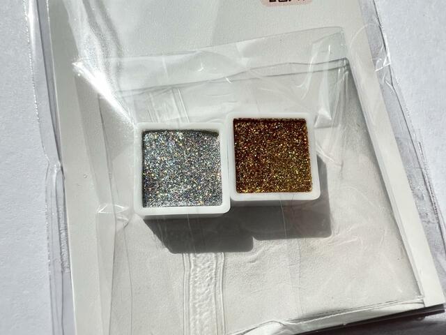 【セリア ネイル用水彩パレット ミニ ラメ入り】光に当たるとキラキラしてかわいい