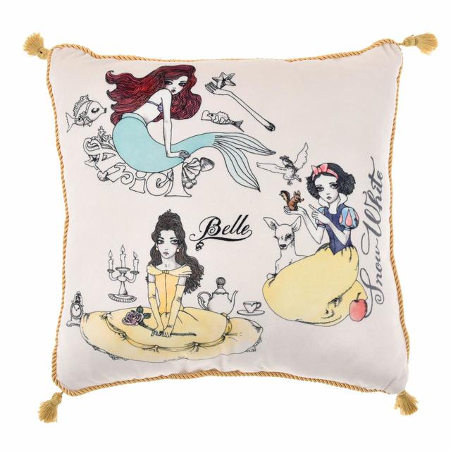 ディズニープリンセス クッション/4,400円 (税込)