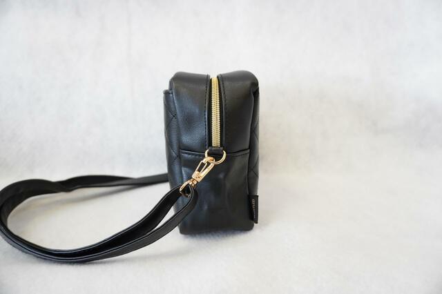 【UNTITLED キルティングショルダーバッグBOOK】横から見たところ