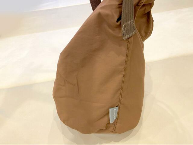 【BEAMS サウナバッグ】荷物を入れた後もあまり横幅が広がらないのが嬉しい
