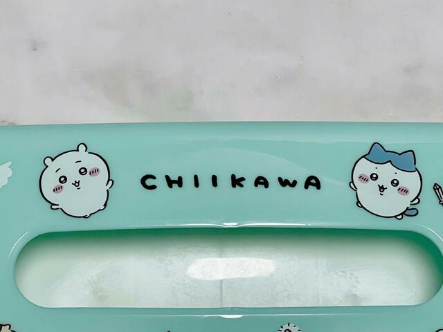 ちいかわとハチワレの仲良しコンビ♪「CHIIKAWA」の手書きロゴもキューの手書きロゴもキュート♪