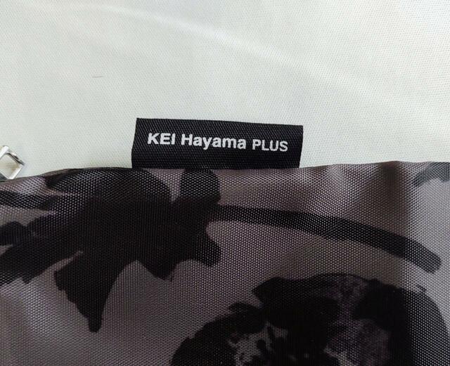 側面に「KEI Hayama PLUS」のロゴ