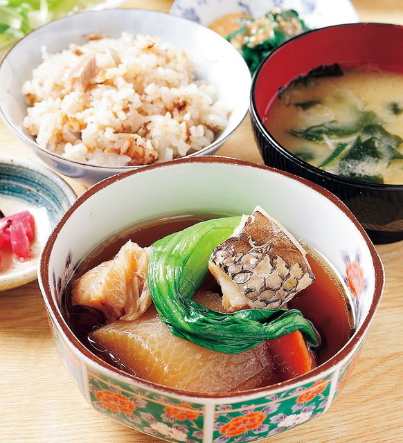 新橋・おいしい魚ランチ／花未月　ぶり大根—890円